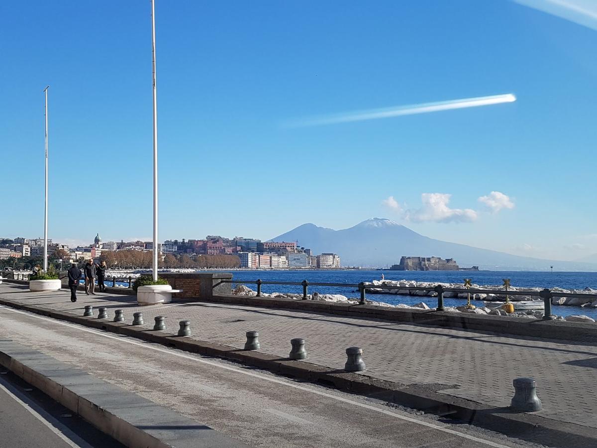 Napoli Lungomare Caracciolo Mon Amour Экстерьер фото