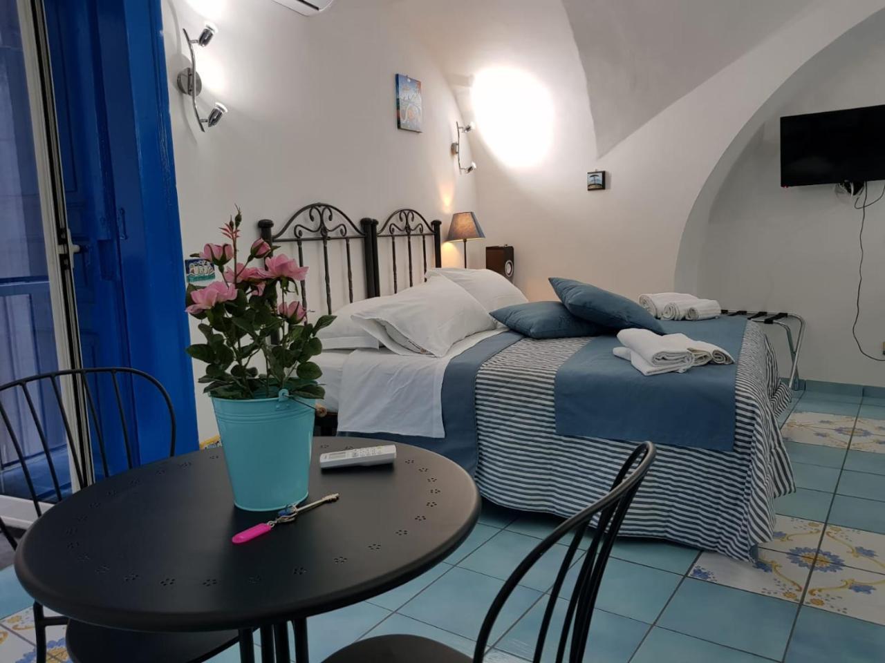 Napoli Lungomare Caracciolo Mon Amour Экстерьер фото