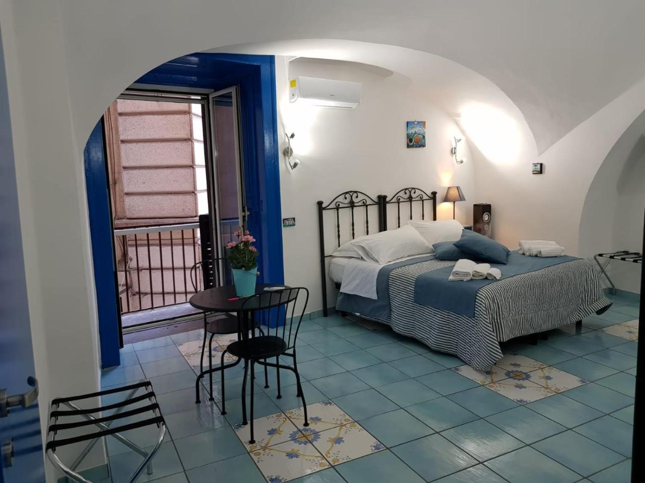 Napoli Lungomare Caracciolo Mon Amour Экстерьер фото