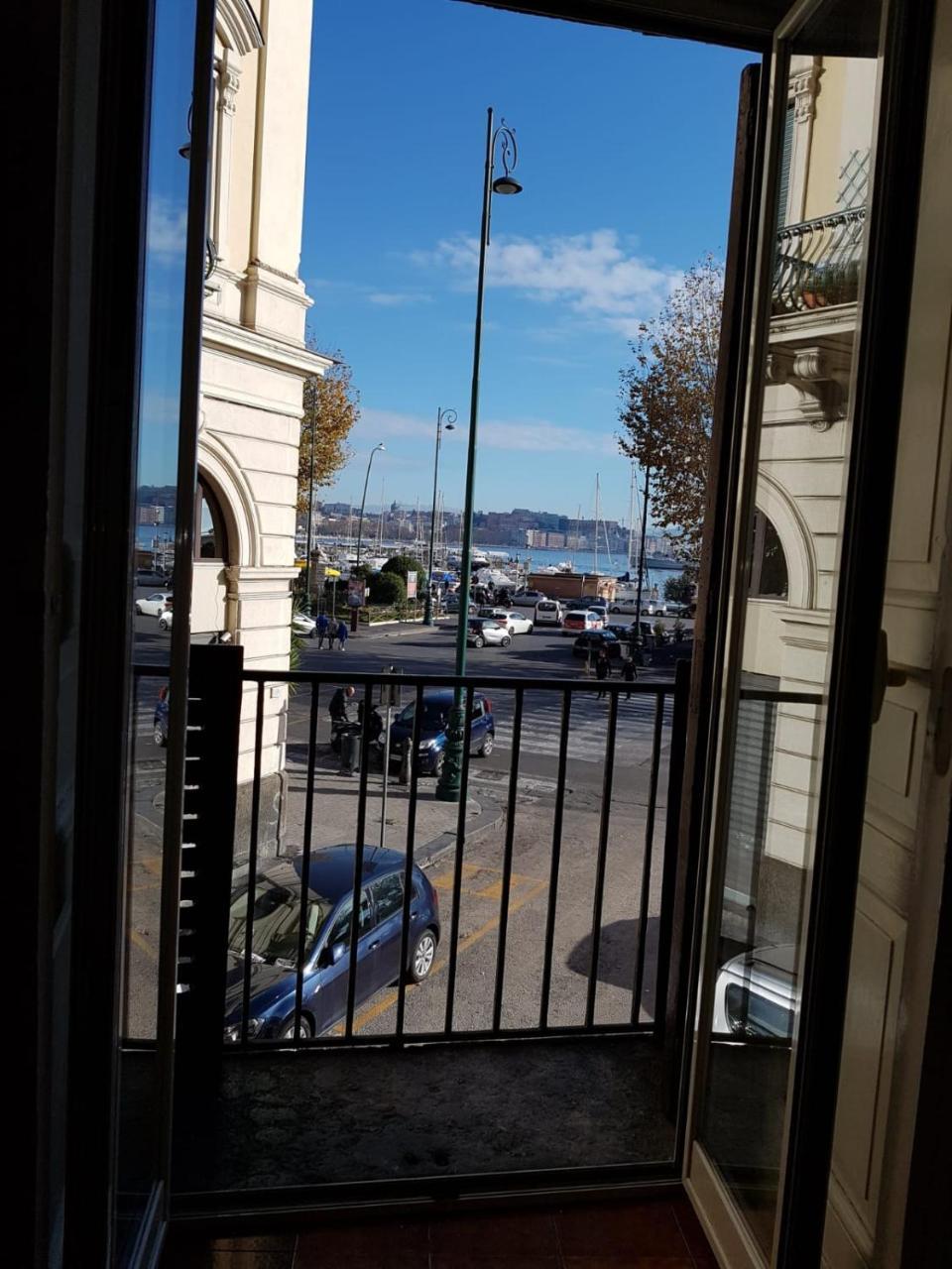 Napoli Lungomare Caracciolo Mon Amour Экстерьер фото